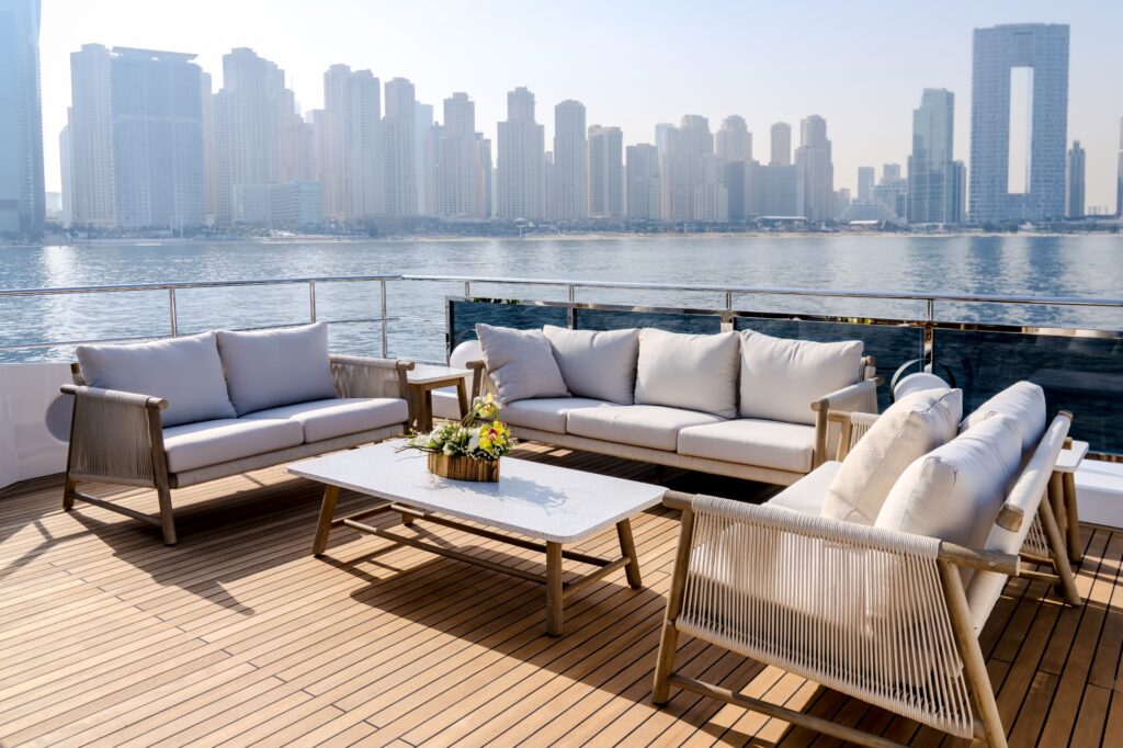 , Majesty 100 Terrace:重新定义豪华游艇的空间标准