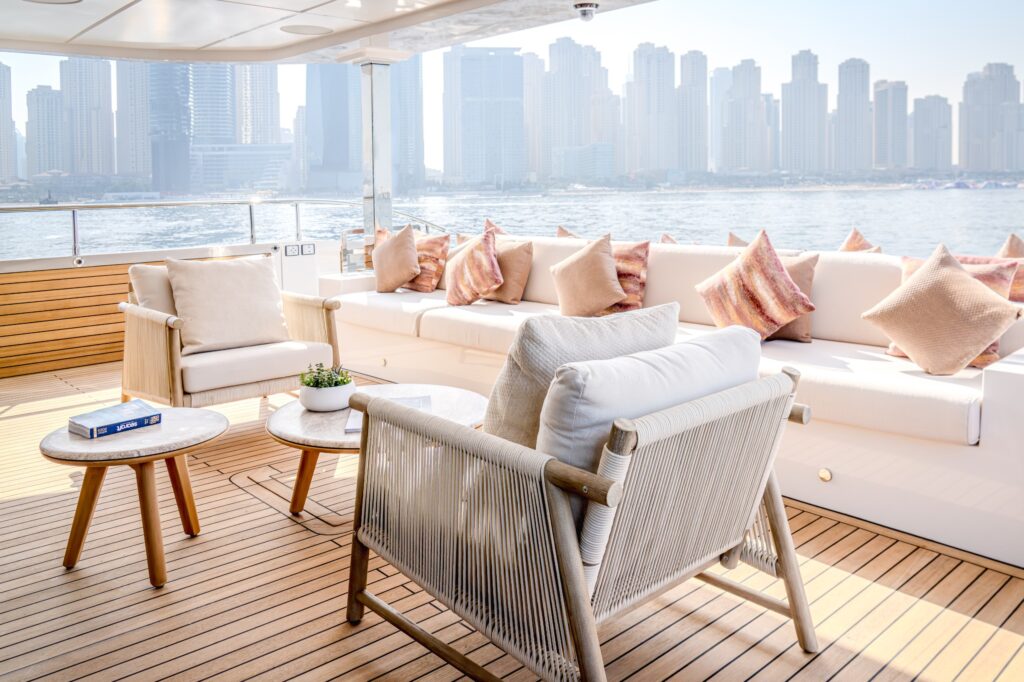 , Majesty 100 Terrace:重新定义豪华游艇的空间标准